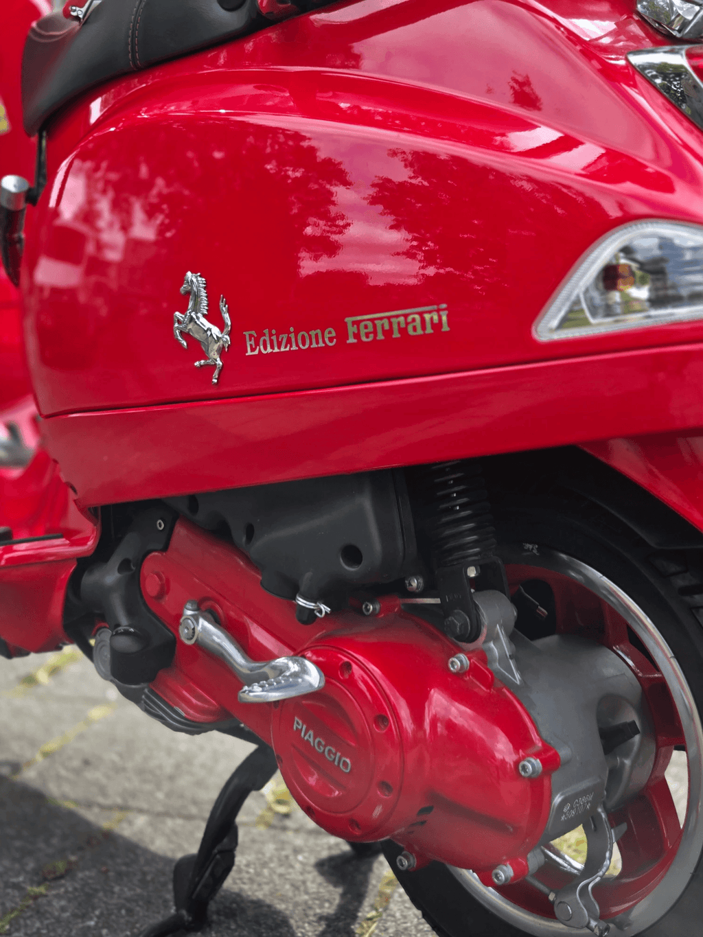 Ferrari Vespa LX50 Gelimiteerde editie 05/09 46 km origineel
