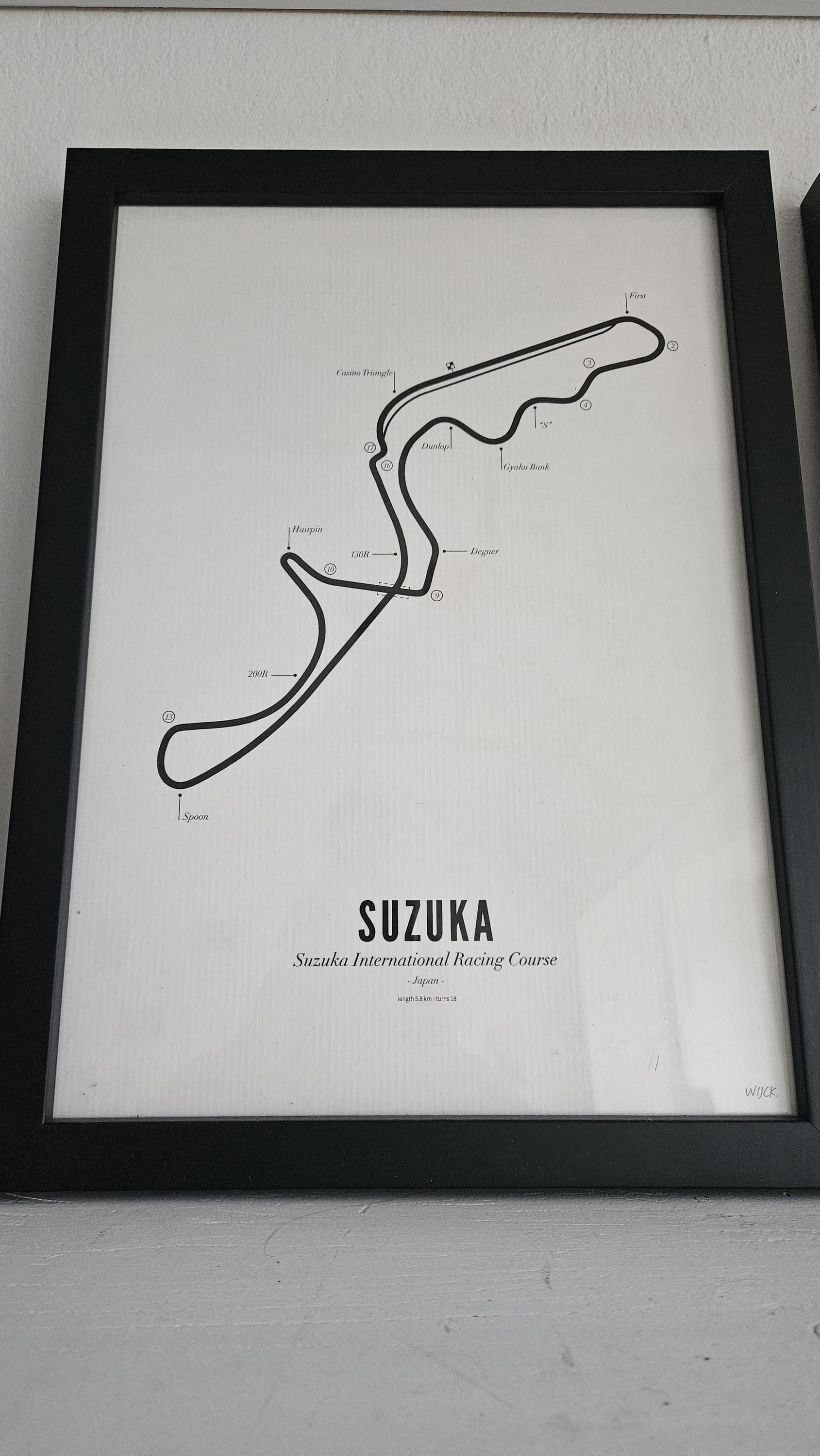 Circuit Poster Suzuka · Van Wijck Luxe White Edition