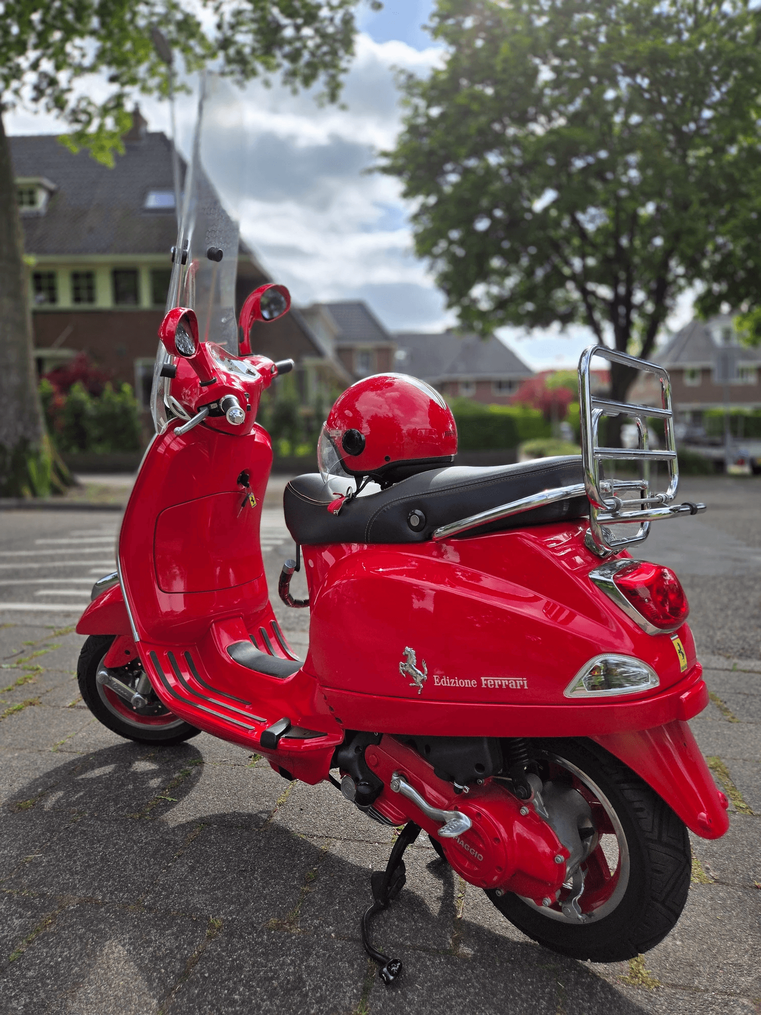Ferrari Vespa LX50 Gelimiteerde editie 05/09 46 km origineel