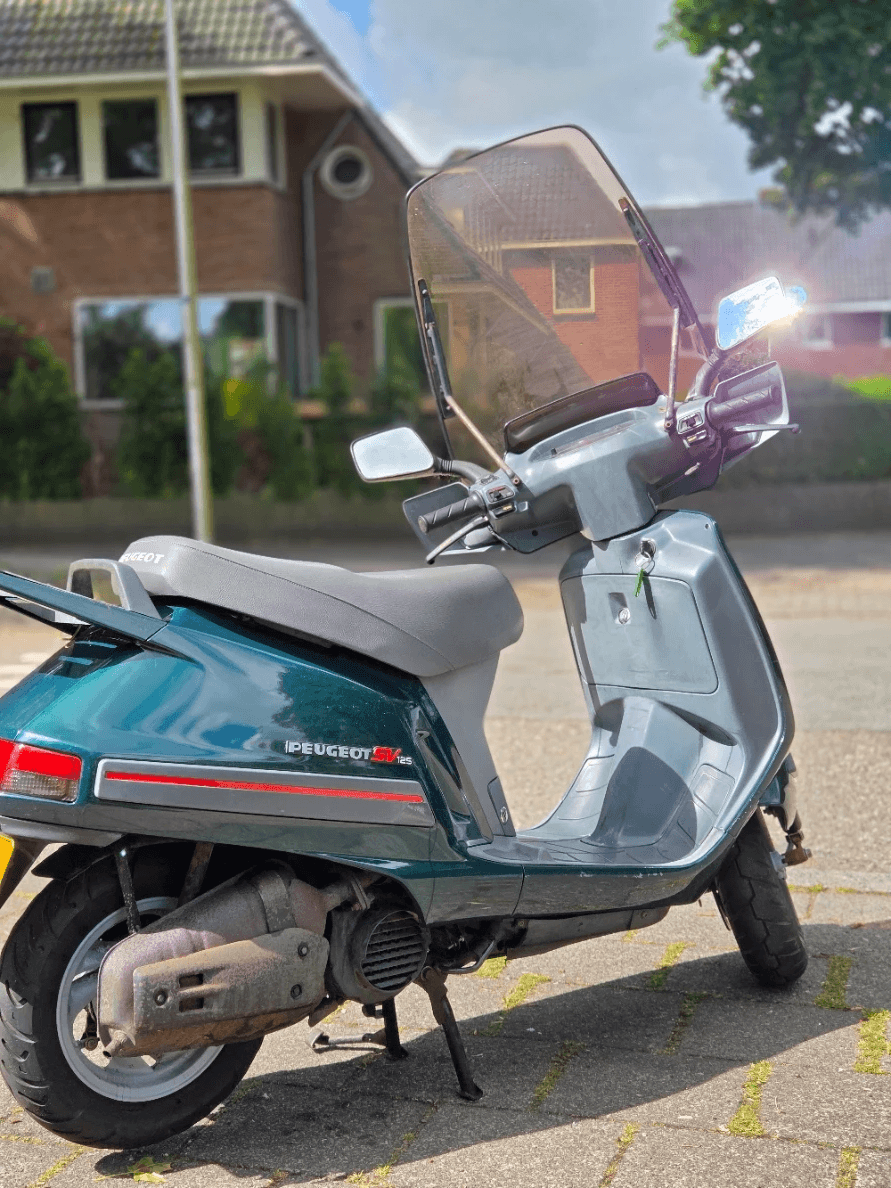 Peugeot 125 SV, 2-takt, motorblok aangepakt voor extra pit