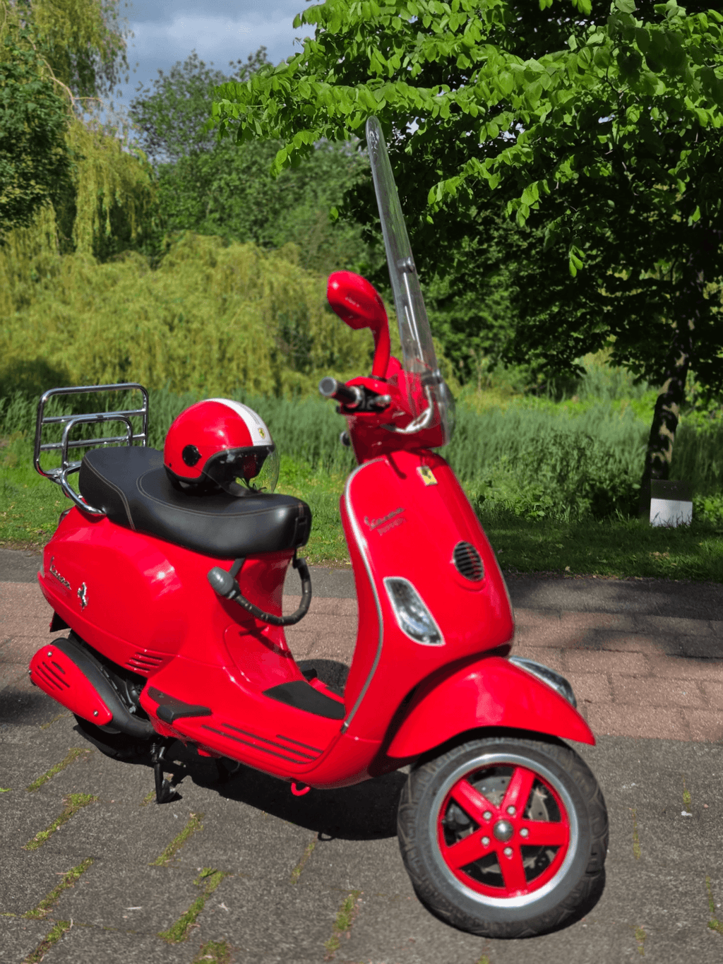 Ferrari Vespa LX50 Gelimiteerde editie 05/09 46 km origineel