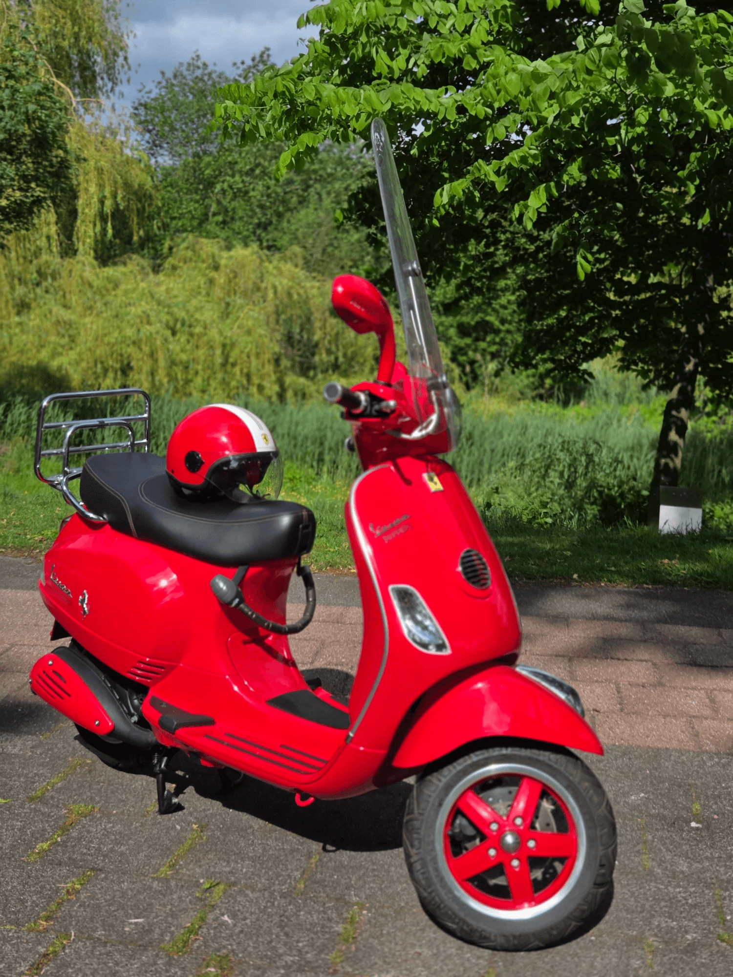 Ferrari Vespa LX50 Gelimiteerde editie 05/09 46 km origineel