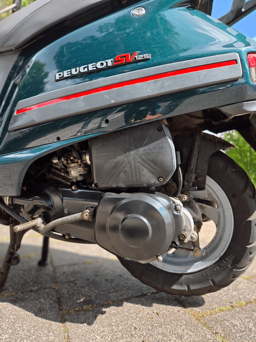 Peugeot 125 SV, 2-takt, motorblok aangepakt voor extra pit