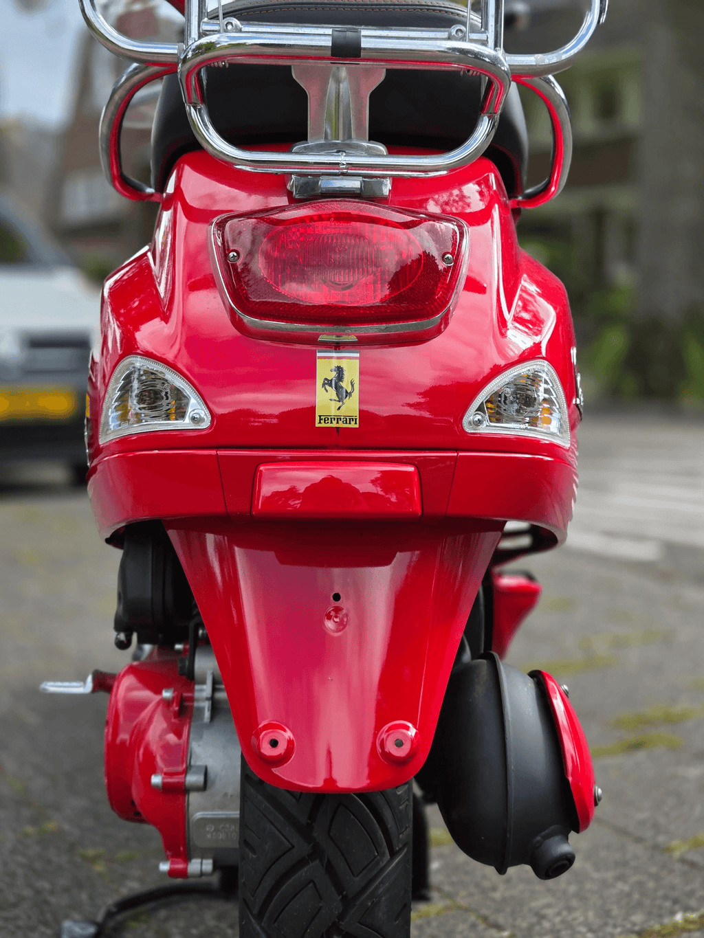 Ferrari Vespa LX50 Gelimiteerde editie 05/09 46 km origineel