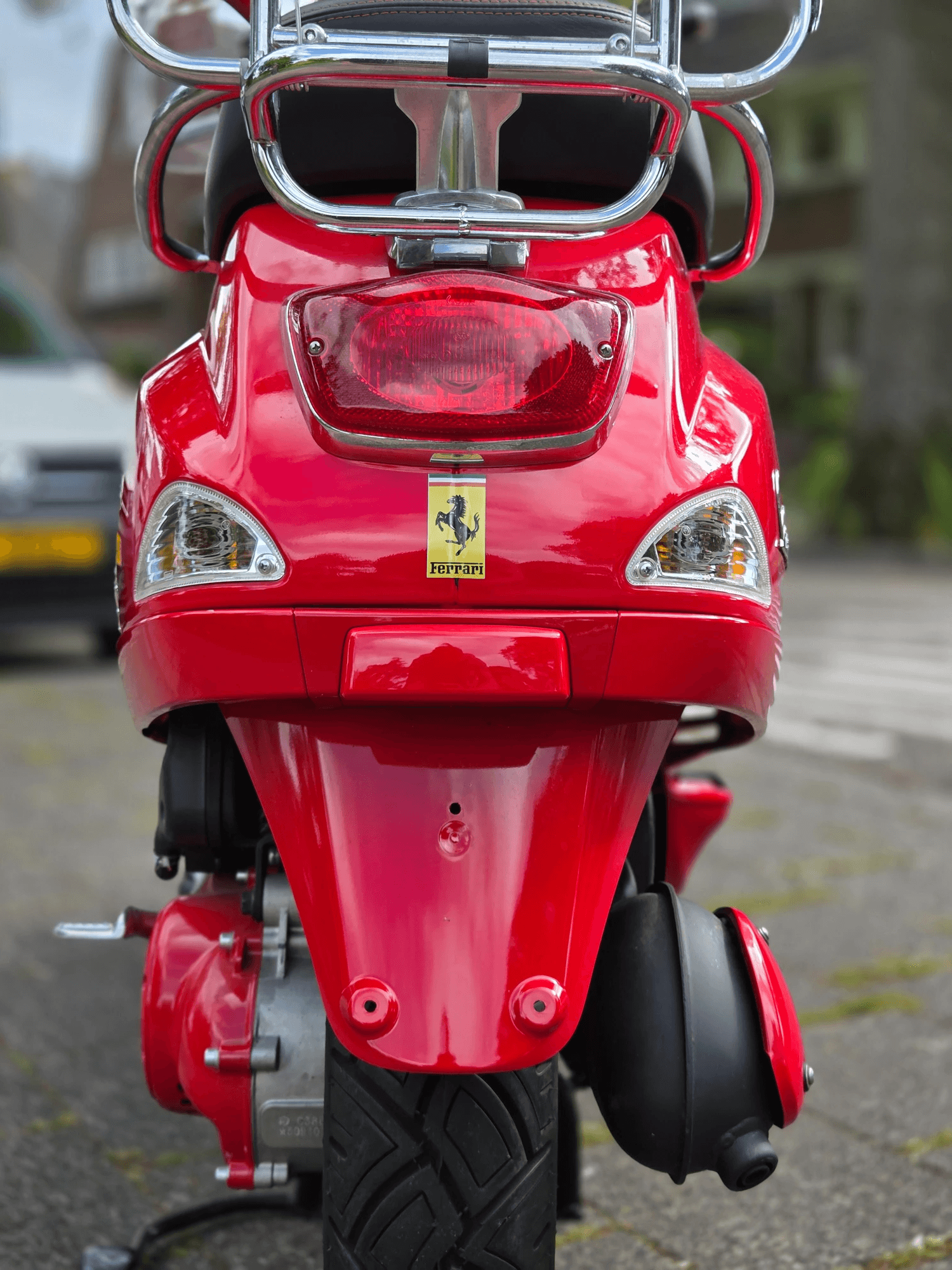 Ferrari Vespa LX50 Gelimiteerde editie 05/09 46 km origineel
