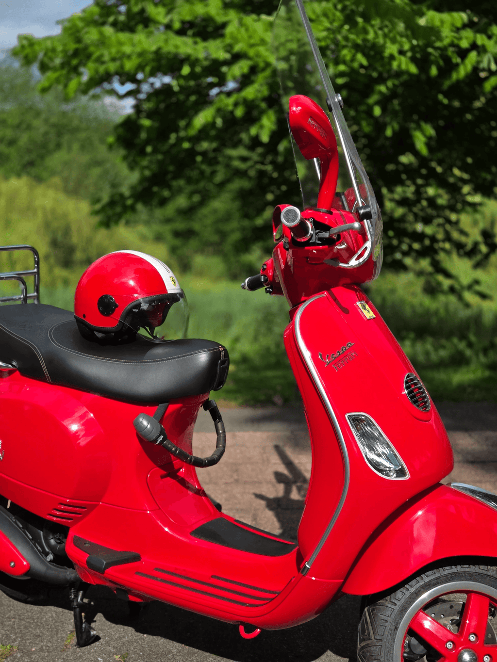 Ferrari Vespa LX50 Gelimiteerde editie 05/09 46 km origineel
