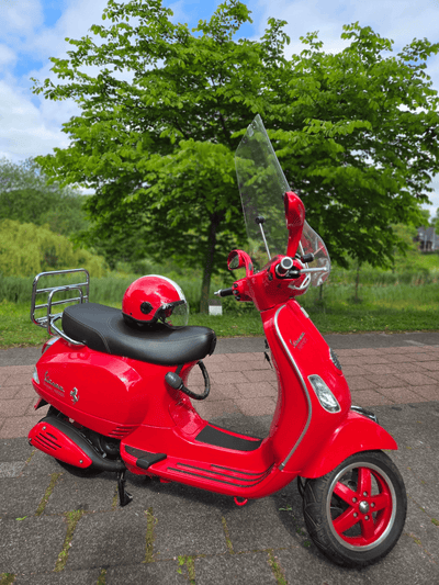 Ferrari Vespa LX50 Gelimiteerde editie 05/09 46 km origineel