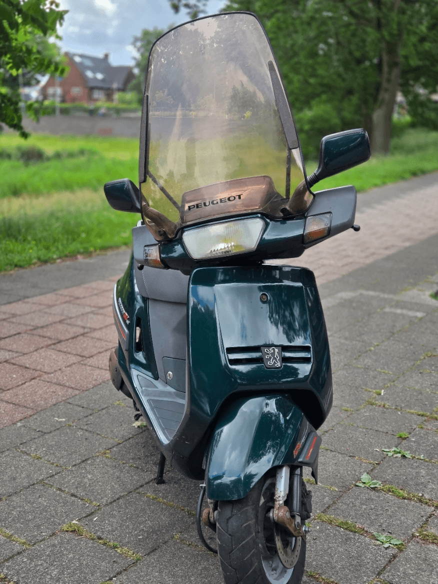 Peugeot 125 SV, 2-takt, motorblok aangepakt voor extra pit