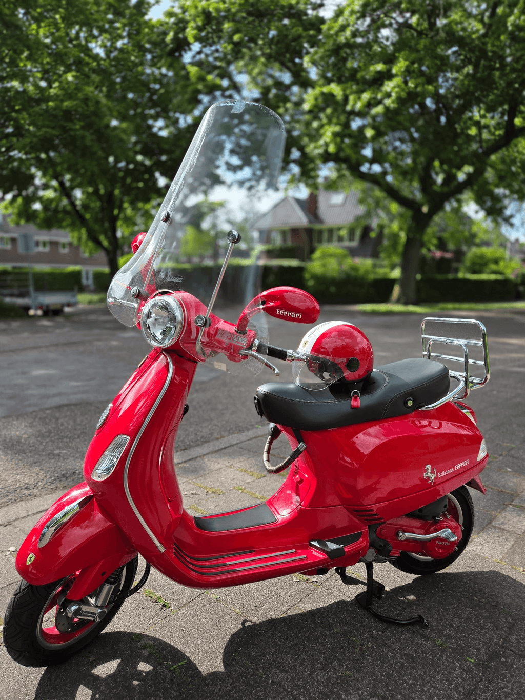 Ferrari Vespa LX50 Gelimiteerde editie 05/09 46 km origineel